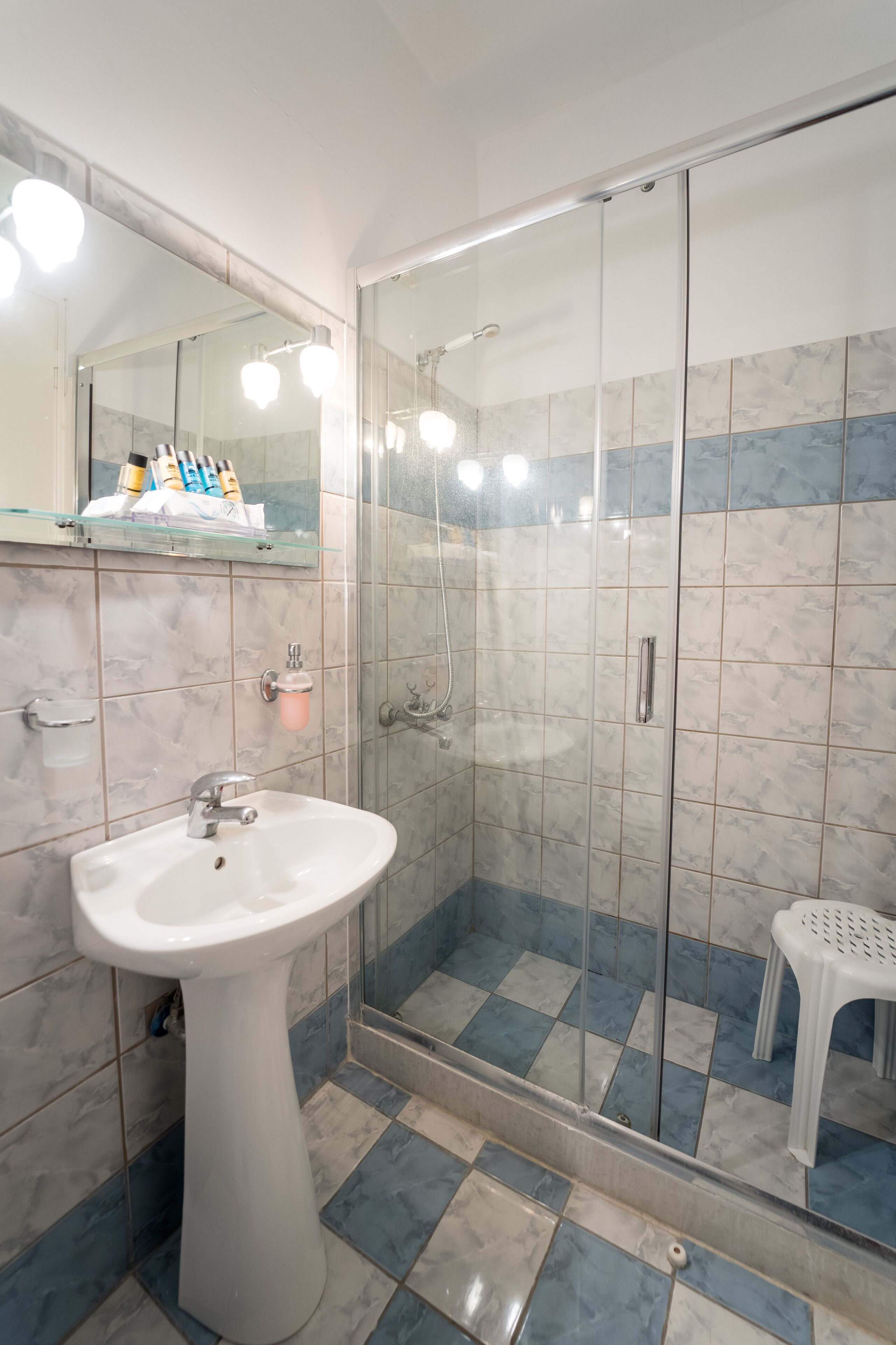 single room, sea view | bathroom | shower, free toiletries, hair dryer, towels