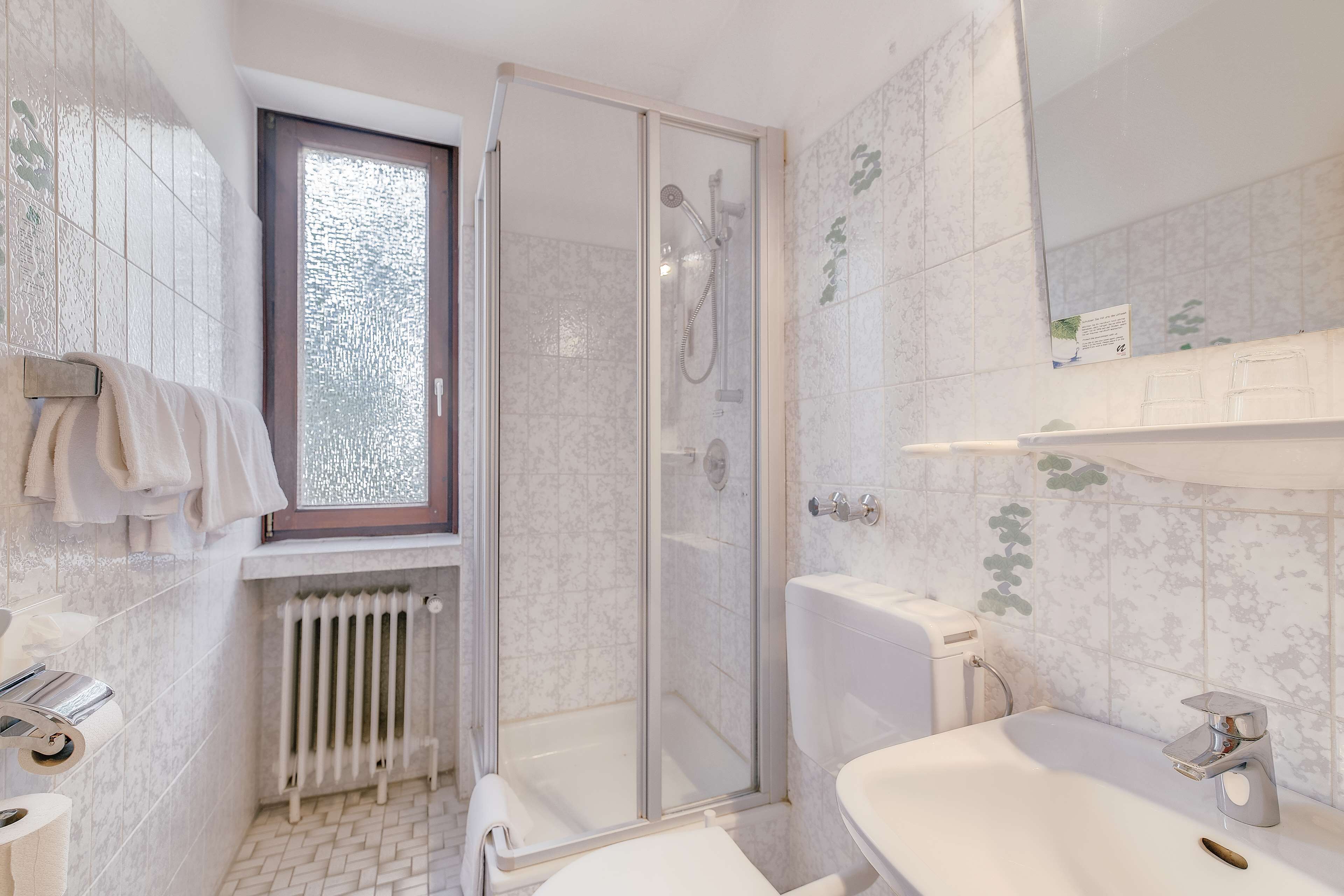 standard room, 1 double bed | bathroom | shower, eco-friendly toiletries, hair dryer, towels