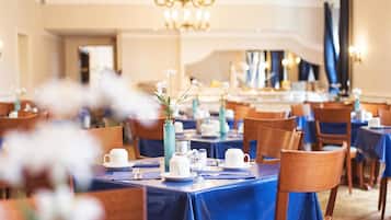 Colazione a buffet, servita tutte le mattine (10 EUR a persona)