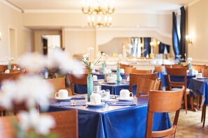 Frokostbuffé hver dag (EUR 10 per person)