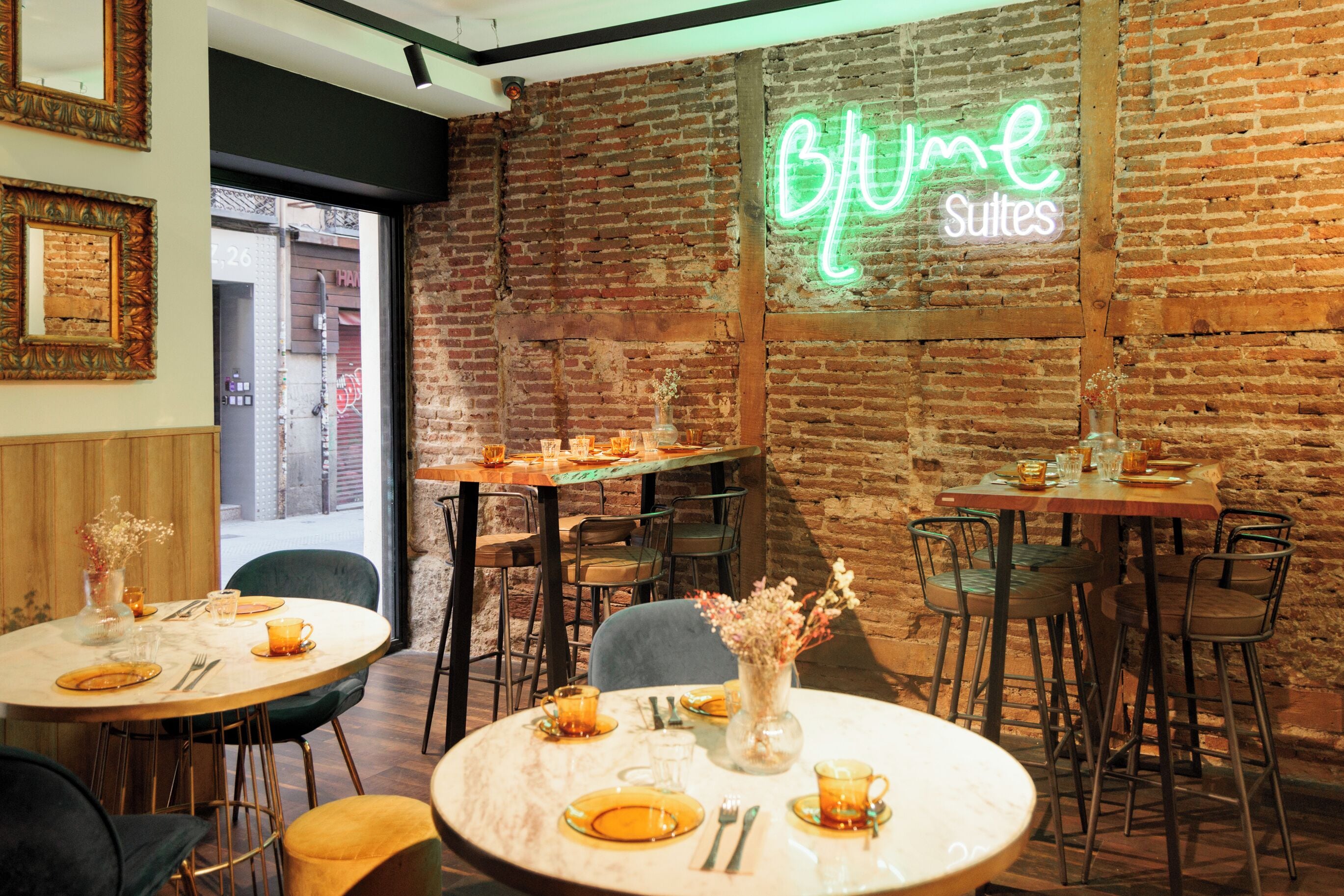 Tägliches Frühstücksbuffet (16.95 EUR pro Person)