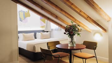 Suíte standard, cozinha (1, 2 and 3 pax) | Roupas de cama premium, edredons de pluma, cofres nos quartos