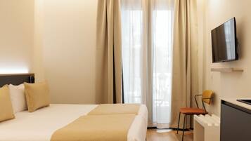 Estudio estándar, cocina (1 and 2 pax) | Ropa de cama de alta calidad, edredones de plumas, caja fuerte