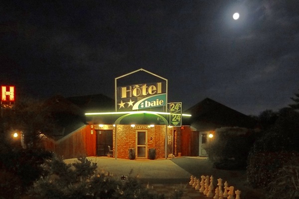 Depan hartanah - siang/malam