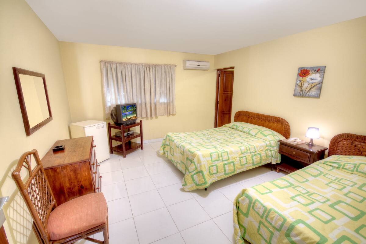 Standard Single Room, 1 Bedroom | In-room safe, bed sheets