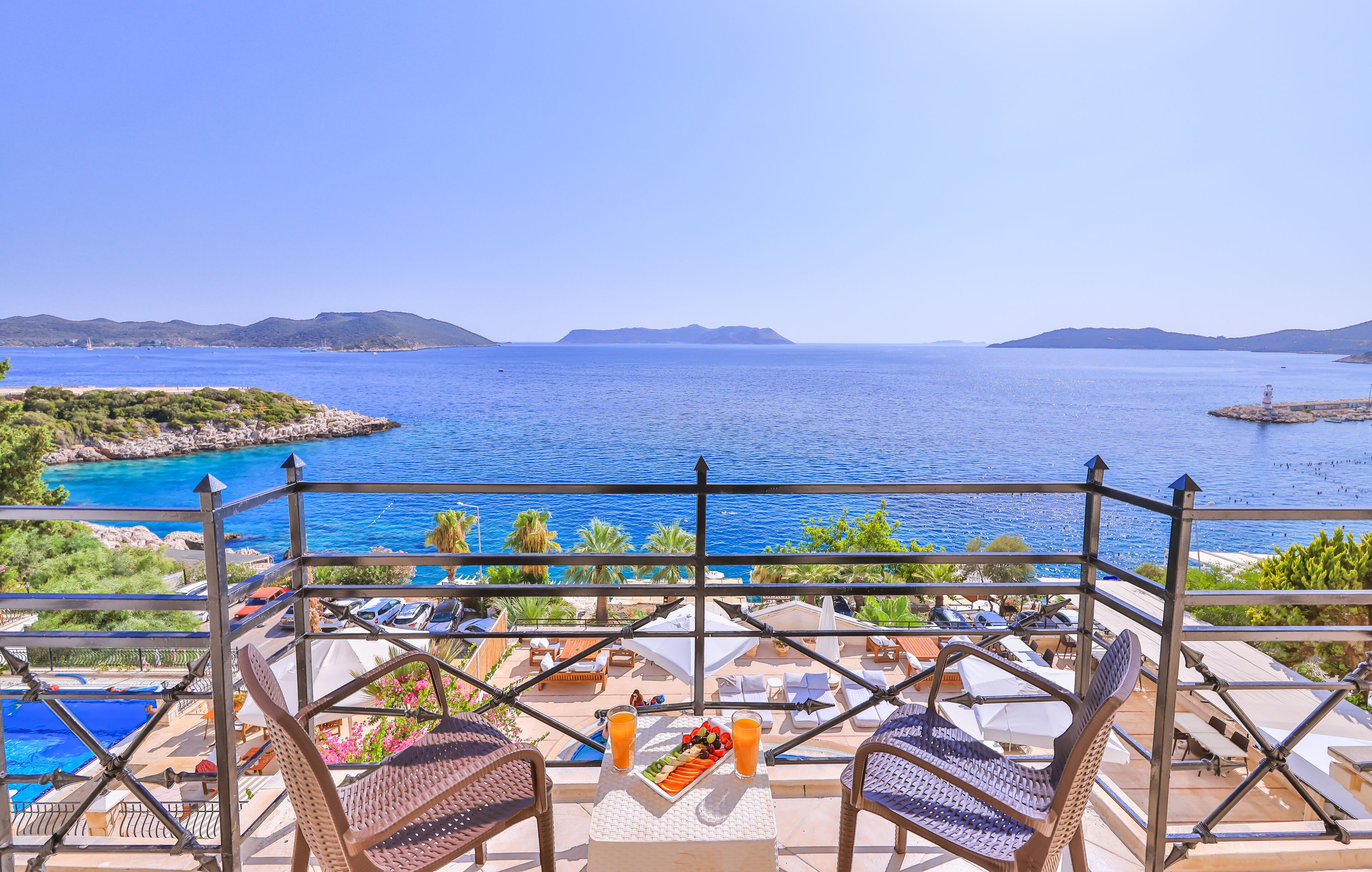 Deluxe Room, Sea View | Minibar, free cribs/infant beds, rollaway beds, free WiFi