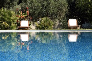Seasonal outdoor pool, pool umbrellas, pool loungers - Villa Giuliana (Arnesano)