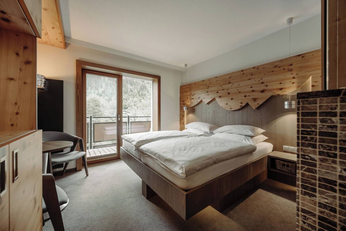 Design Double Room | Hypo-allergenic bedding available, minibar, in-room safe