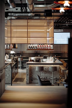 Bar (on property) - Dips&Drops – SUPERIOR HOTEL · SPORTS · SPA · RESTAURANTS (Flachau)