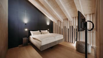 Superior Studio Suite | Hypo-allergenic bedding, minibar, in-room safe, blackout drapes