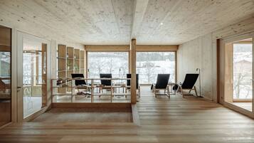 Sauna, Dampfbad, Aromatherapie, Sportmassagen, Reflexologie