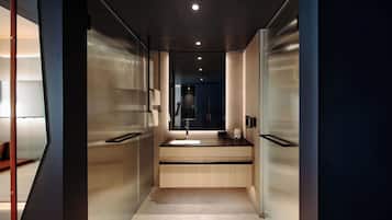 Kostenlose Toilettenartikel, Haartrockner, Bademäntel, Handtücher