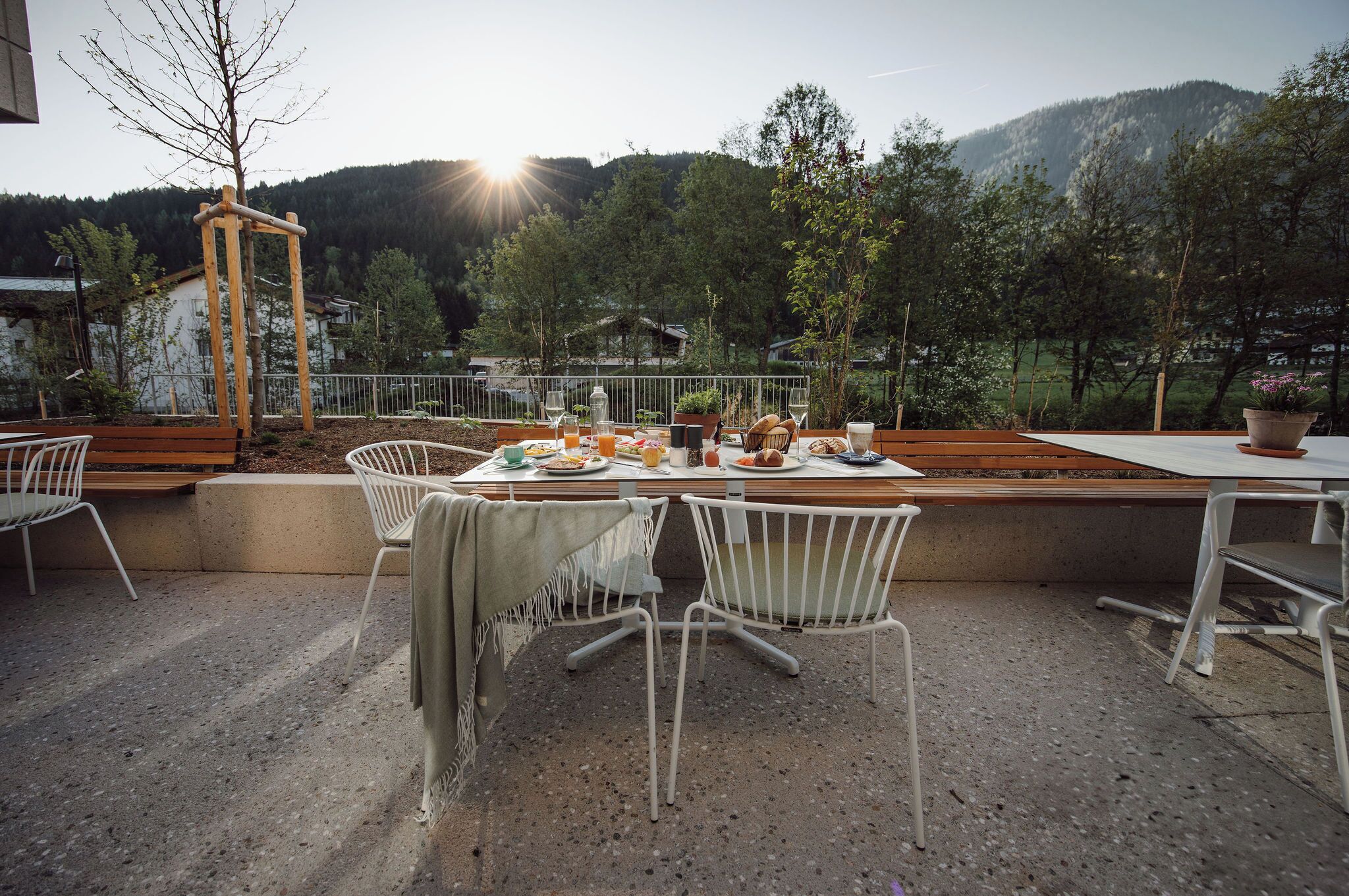 Free daily buffet breakfast