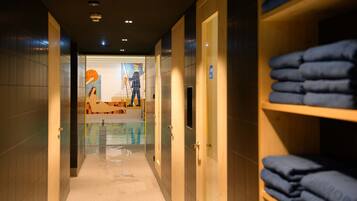 Piscine couverte, piscine extérieure