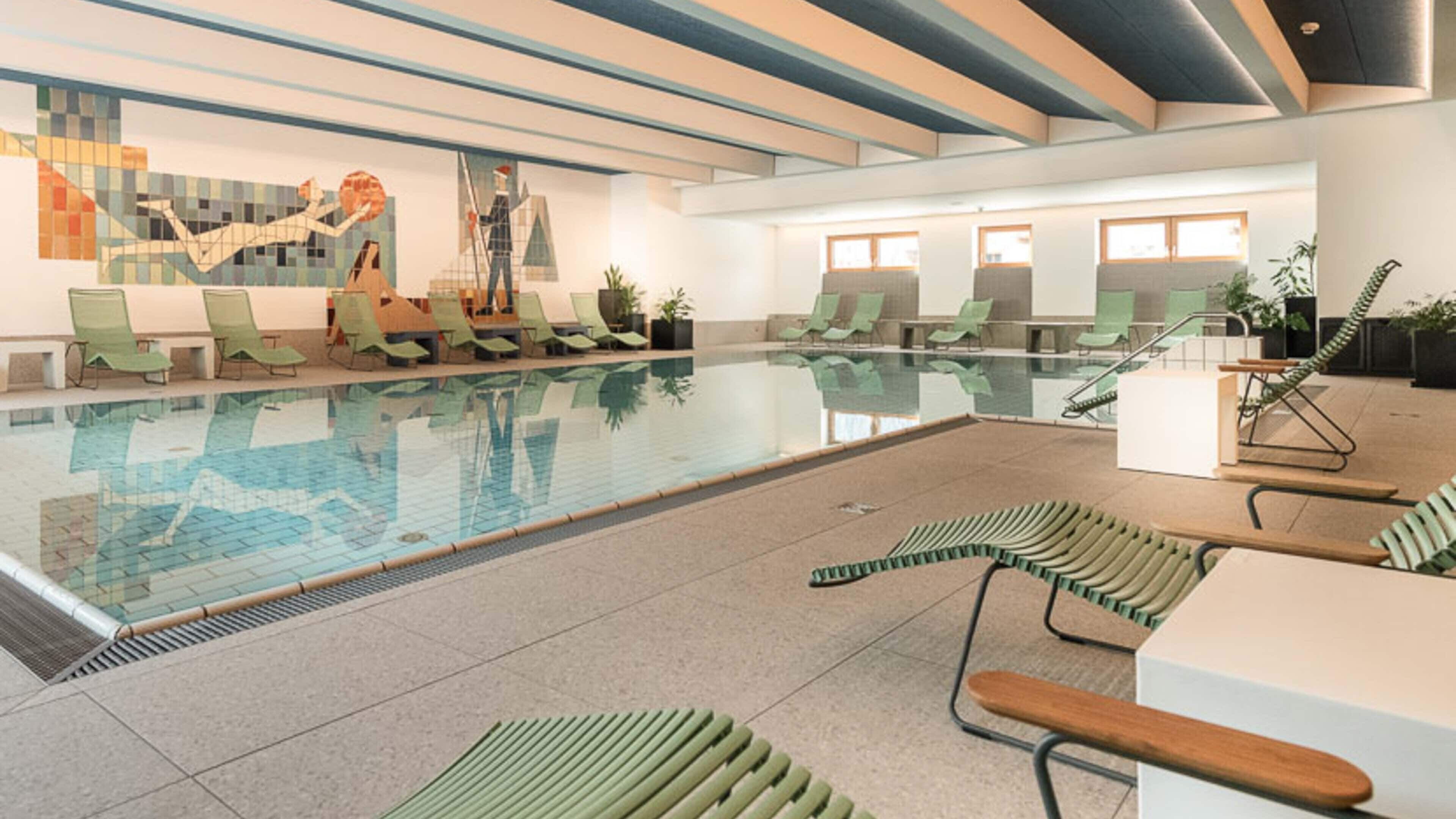 Indoor pool, outdoor pool