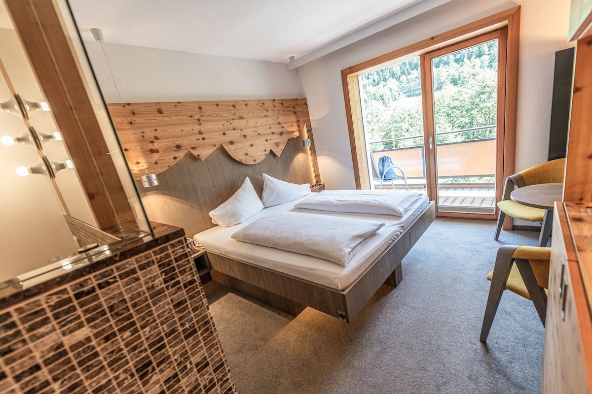 Design Double Room | Hypo-allergenic bedding, minibar, in-room safe, blackout curtains