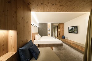 Design Double Room (Plus) | Hypo-allergenic bedding, minibar, in-room safe, blackout drapes