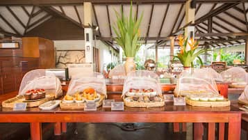 Frokostbuffé hver dag (THB 400 per person)