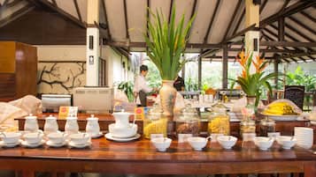 Daily buffet breakfast (THB 400 per person)