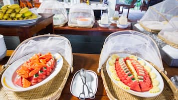 Bữa sáng buffet hàng ngày (400 THB/mỗi người)