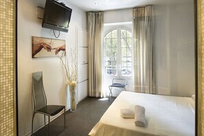 In-room safe, individually decorated, individually furnished, desk - Relais San Pietro (Rome)