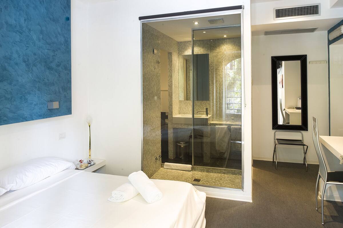 In-room safe, desk, blackout drapes, WiFi (free)
