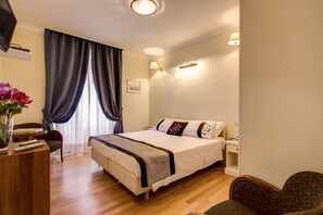 Standard Double Room | Minibar, in-room safe, soundproofing, free WiFi - Flann O'Brien Rooms (Rome)