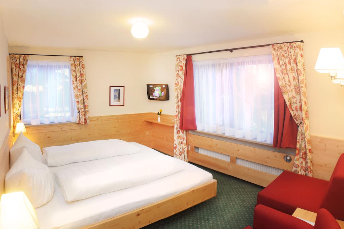 Habitación triple | Ropa de cama de alta calidad y edredón