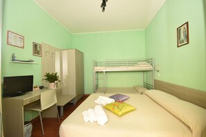 Habitación triple | Sábanas italianas Frette y camas Select Comfort 