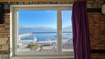 1 bedroom, individually furnished, free WiFi, bed sheets