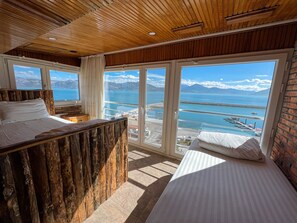 全景开间, 2 间卧室, 湖景 | 特色家居、免费 WiFi、床单