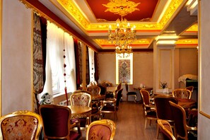 Free daily buffet breakfast - Aquarium Hotel (Istanbul)