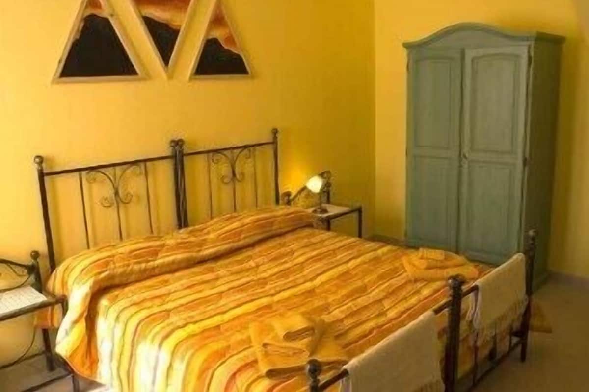 Desk, iron/ironing board, rollaway beds, free WiFi