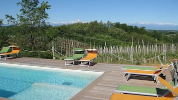 Outdoor pool, pool umbrellas, sun loungers