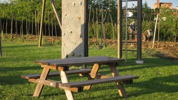 Area giochi per bambini (all'aperto)