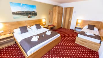 Triple Room | Hypo-allergenic bedding, in-room safe, desk, laptop workspace