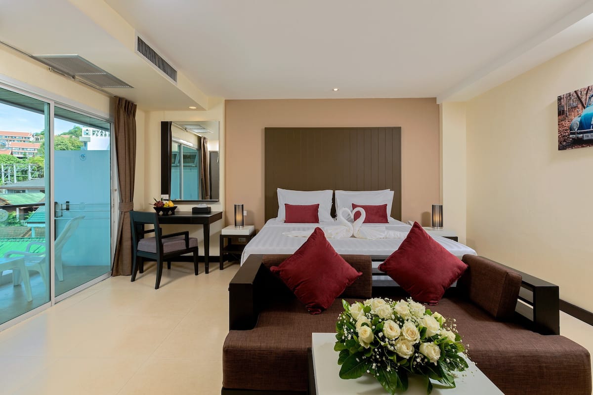 Deluxe Room | Select Comfort beds, minibar, in-room safe, desk