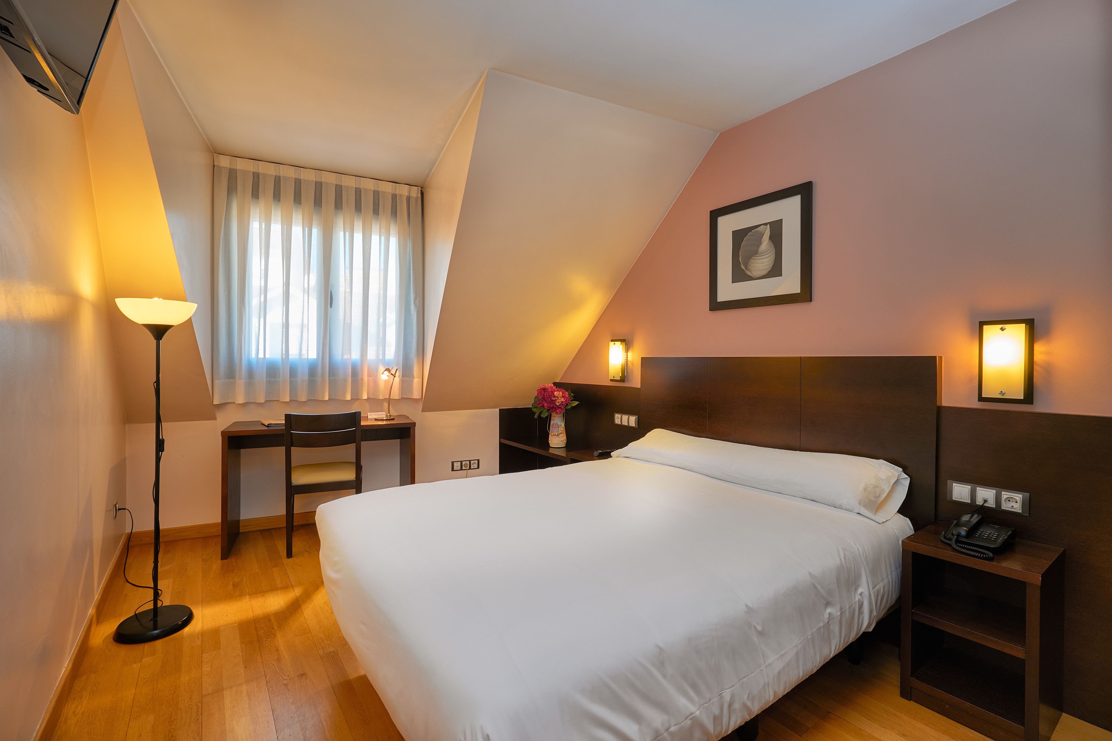 minibar, in-room safe, desk, laptop workspace