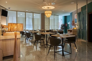 Buffet breakfast on weekends (EUR 11 per person)