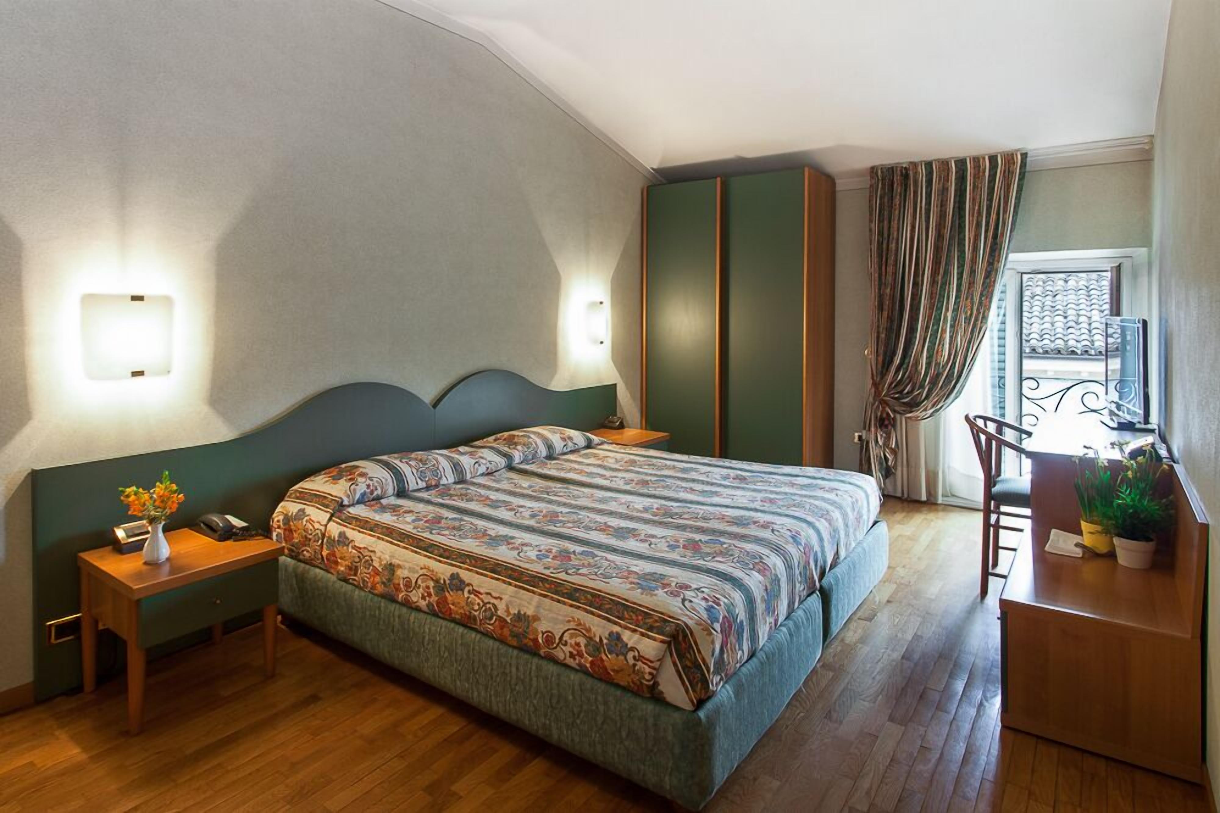 minibar, desk, soundproofing, cots/infant beds