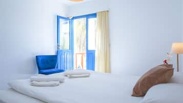 Superior Double Room | 1 bedroom, in-room safe, soundproofing, iron/ironing board