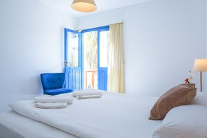 Superior Double Room | 1 bedroom, in-room safe, soundproofing, iron/ironing board