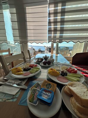 Colazione a pagamento, servita tutte le mattine 