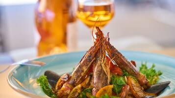 Alimentos y bebidas