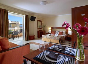Studio | In-room safe, desk, laptop workspace, soundproofing - Avantis Suites Hotel (Eretria)