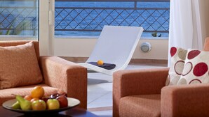 Suite ejecutiva, 2 habitaciones, vistas al mar | Sala de estar