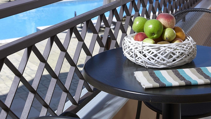 Avantis Suites Hotel