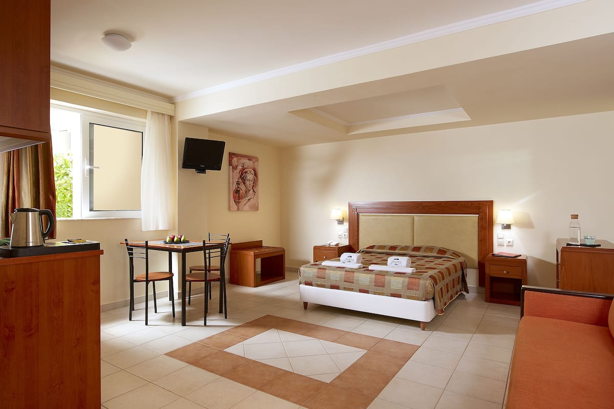 In-room safe, desk, laptop workspace, soundproofing