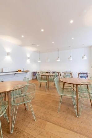 Daily buffet breakfast for a fee - Hôtel Porte Mars Reims Gare Centre (Reims)