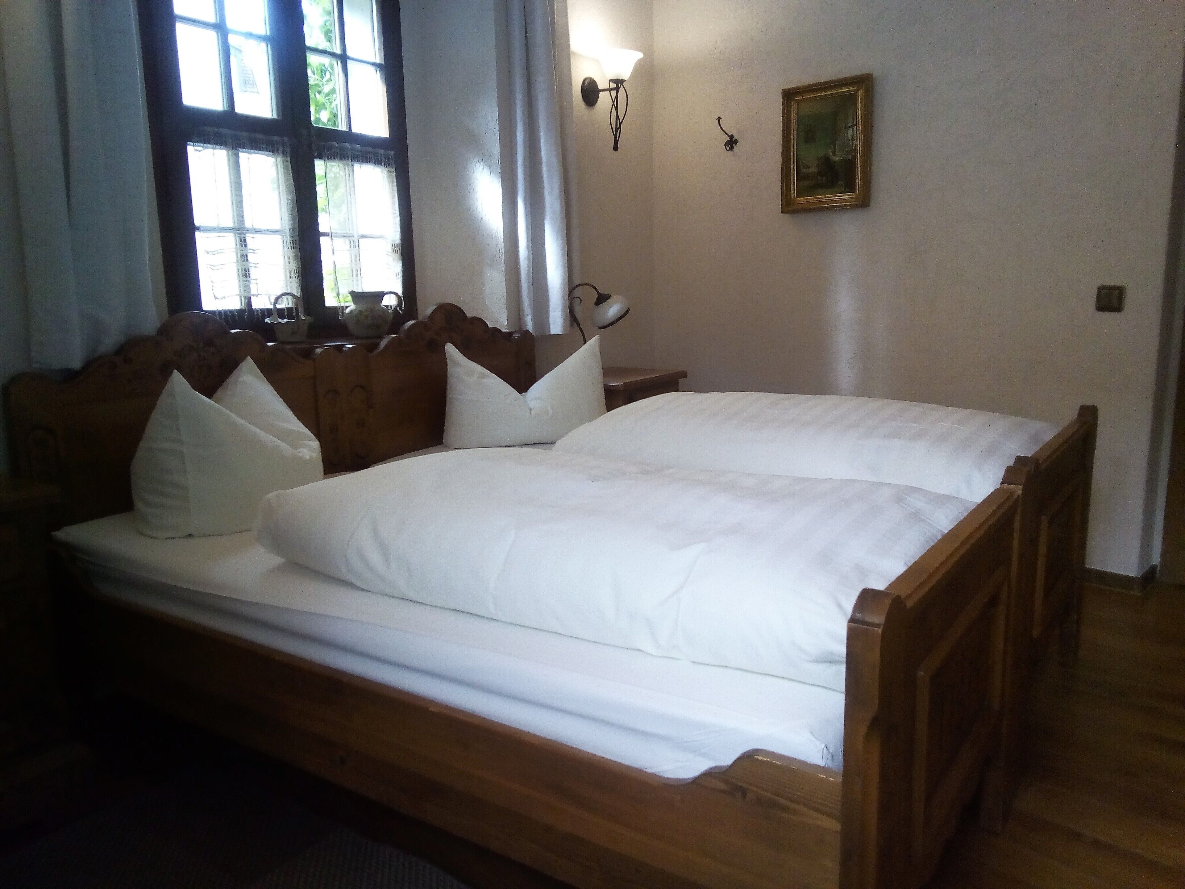 Standard-Doppel- oder -Zweibettzimmer | Individuell eingerichtet, schallisolierte Zimmer, kostenloses WLAN